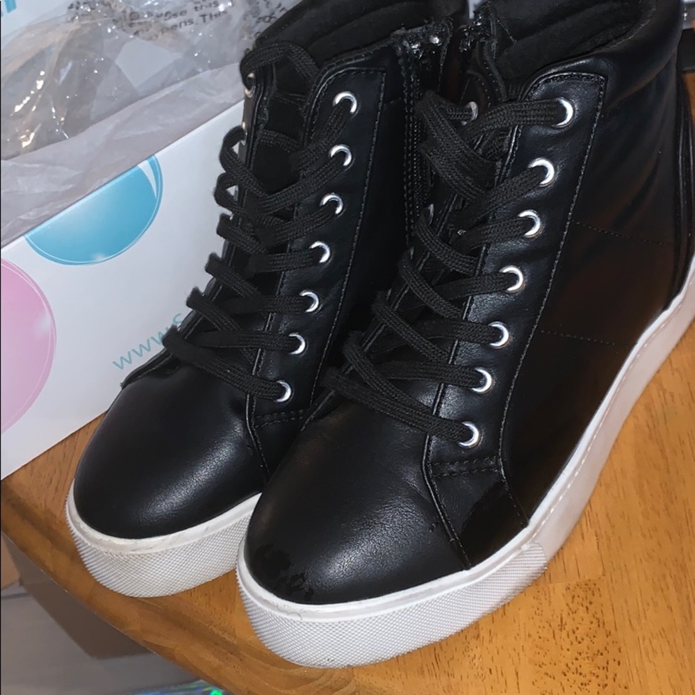 Faux leather shoes with box